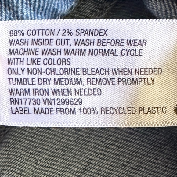 Wild Fable Vintage Style Light Wash Button Fly High Rise Mom Jeans Size 8 - Picture 8 of 8